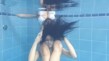  Extreme Underwater - The Perfect Ass Squizing